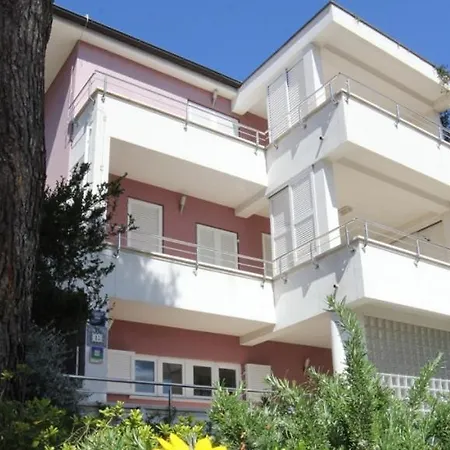Апартаменти Guesthouse Rovinj