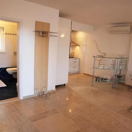 Апартаменти Guesthouse Rovinj *